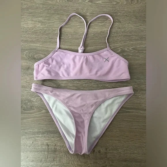 Bikini - Picture 1 of 2